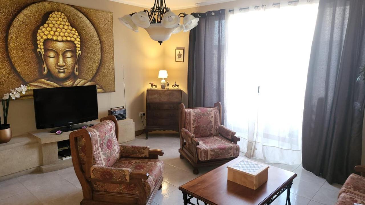 Lotus Apartment Hamrun Luaran gambar